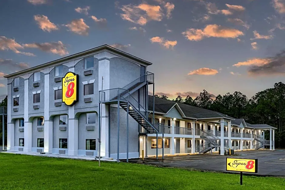 Super 8 by Wyndham Moss Point hotel hero