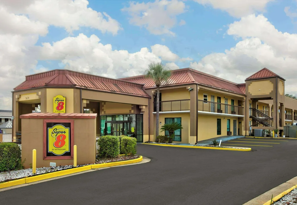 Super 8 by Wyndham Mobile/Tillmans Corner hotel hero