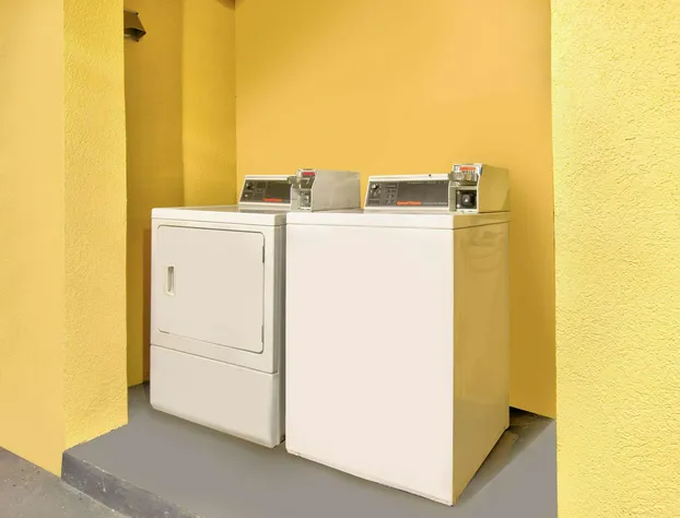 Super 8 by Wyndham Mobile/Tillmans Corner hotel detail image 3