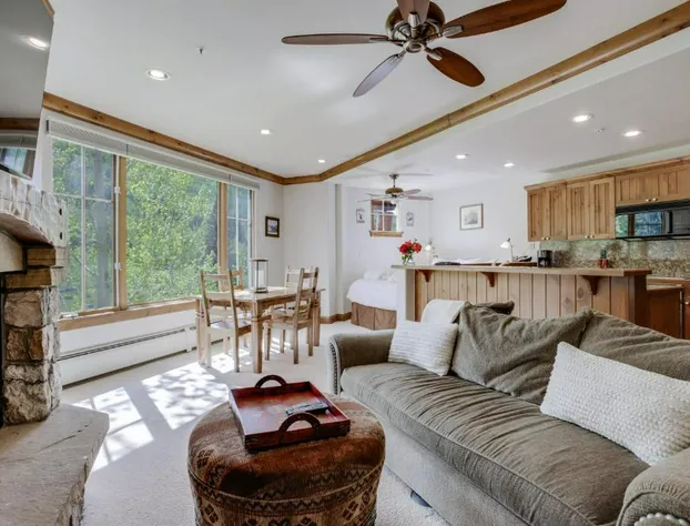 Elkhorn Lodge hotel detail image 1