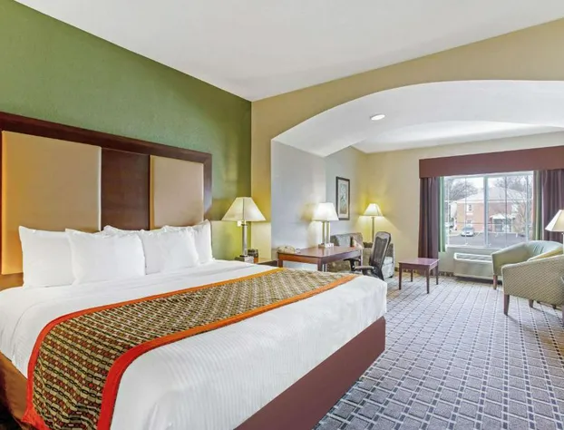 La Quinta Inn & Suites by Wyndham Lancaster hotel detail image 4