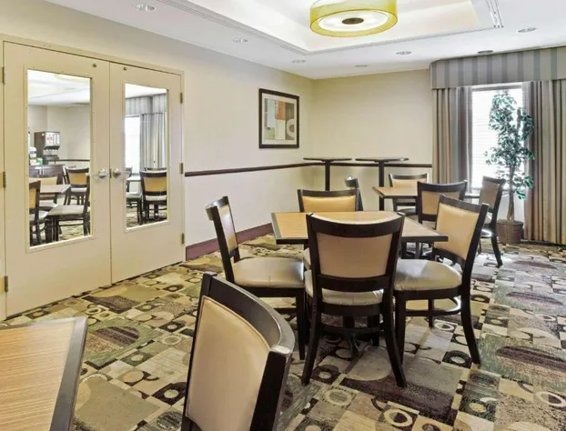 La Quinta Inn & Suites by Wyndham Lancaster hotel detail image 1