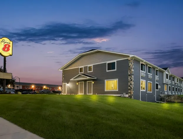 Super 8 by Wyndham Alexandria MN hotel detail image 1