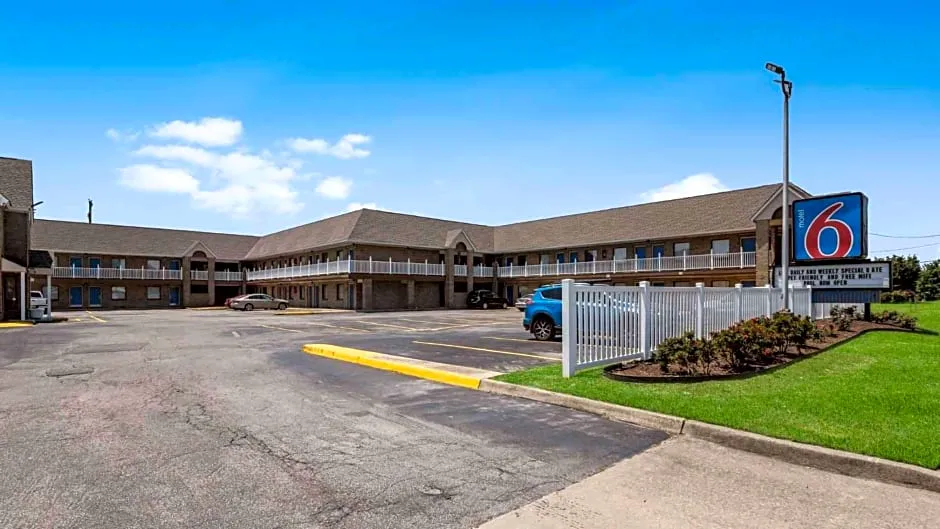 Motel 6 Portsmouth, VA hotel hero