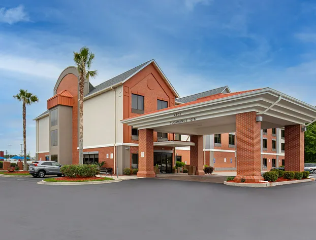 Holiday Inn Express Savannah South I-95 - Richmond by IHG hotel detail image 1