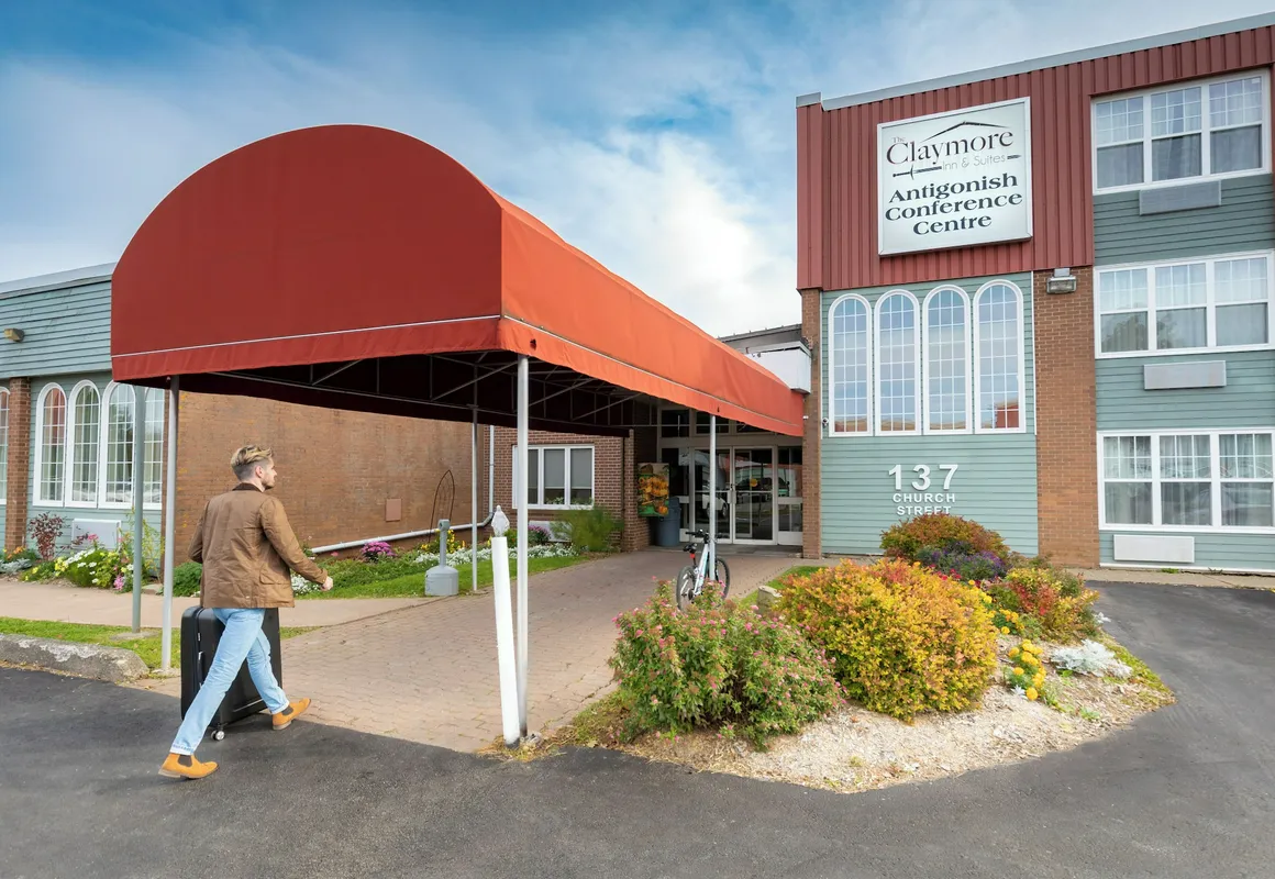 Claymore inn & Suites hotel hero