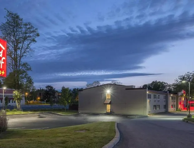 Red Roof PLUS+ Poughkeepsie hotel detail image 2