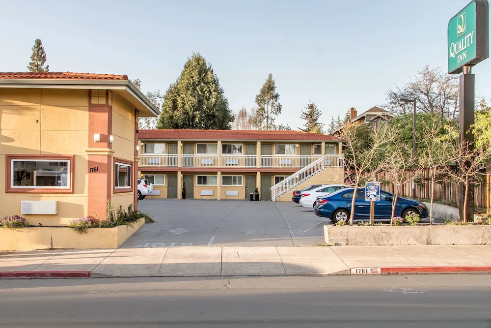 Signature Inn Berkeley hotel hero