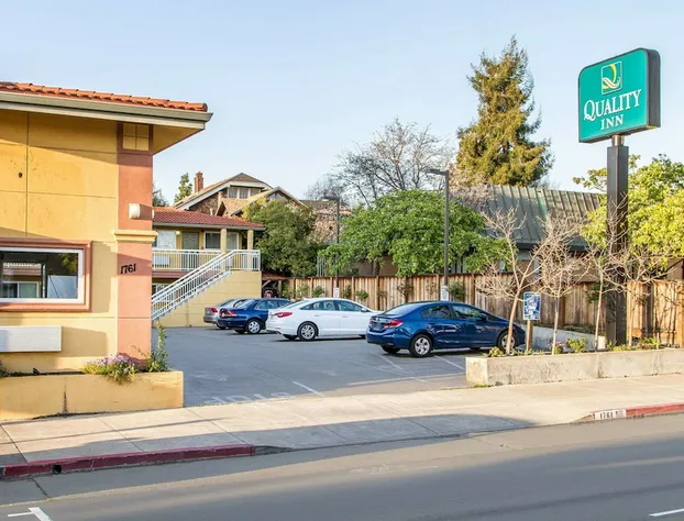 Signature Inn Berkeley hotel detail image 2