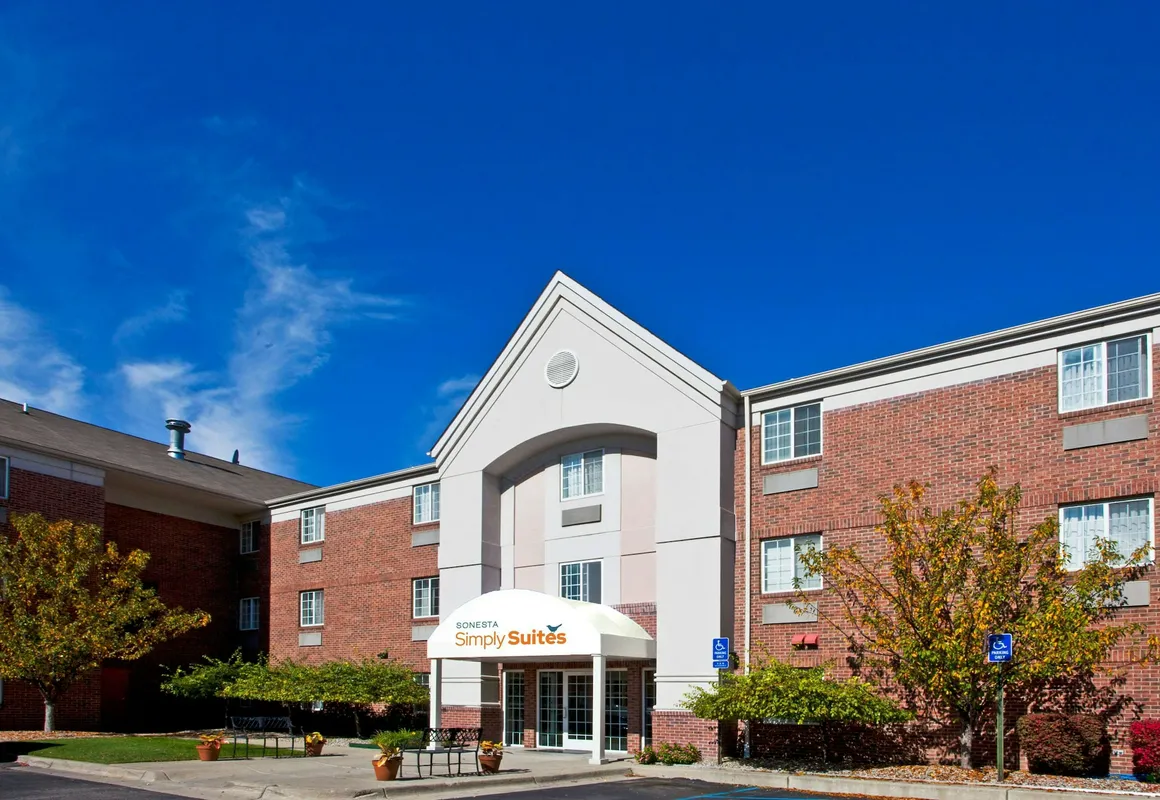 Sonesta Simply Suites Detroit Southfield hotel hero