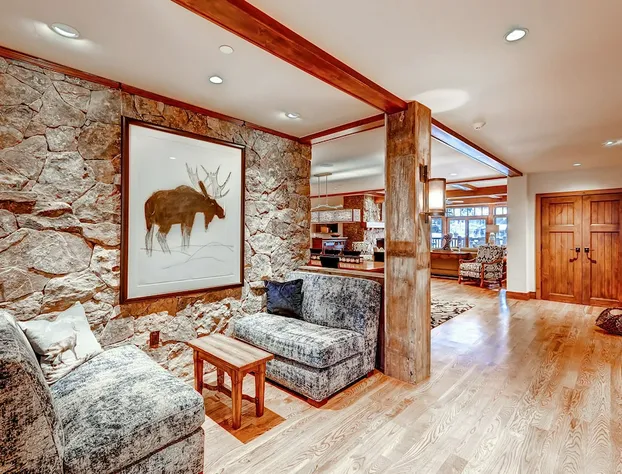 Bachelor Gulch Village hotel detail image 3