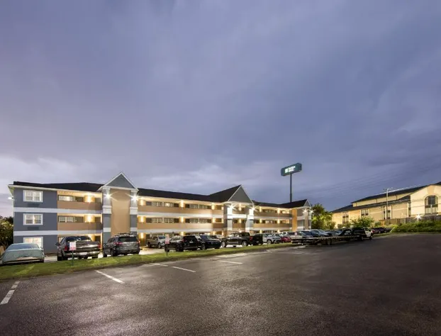 Mainstay Suites Knoxville - Cedar Bluff hotel detail image 3