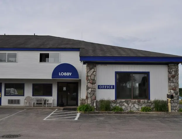 Super 8 by Wyndham Petoskey hotel detail image 1