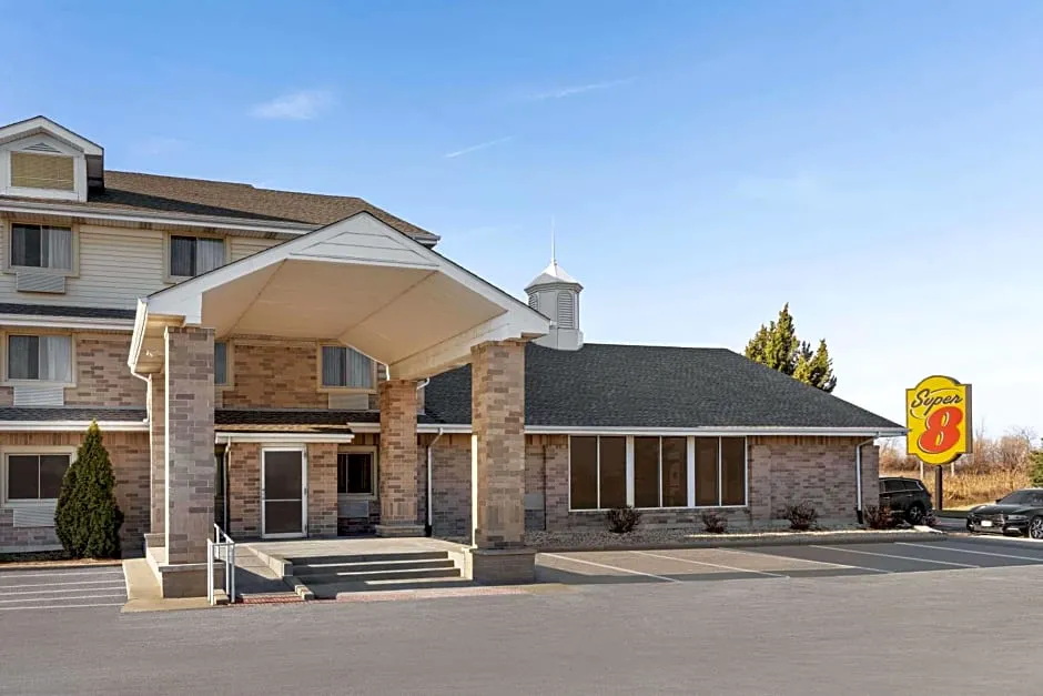 Super 8 by Wyndham Joliet I-55 N/Chicago hotel hero