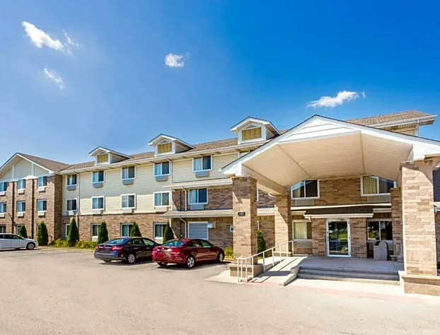 Super 8 by Wyndham Joliet I-55 N/Chicago hotel detail image 1