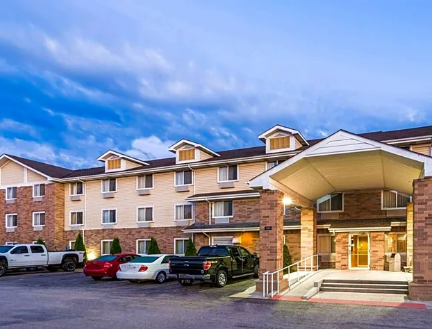 Super 8 by Wyndham Joliet I-55 N/Chicago hotel detail image 3