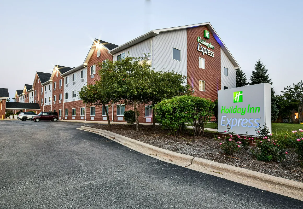 Holiday Inn Express Chicago NW - Vernon Hills by IHG hotel hero