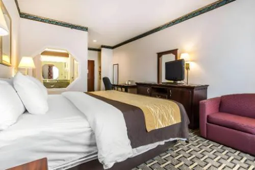 Quality Inn & Suites Evansville North hotel detail image 3