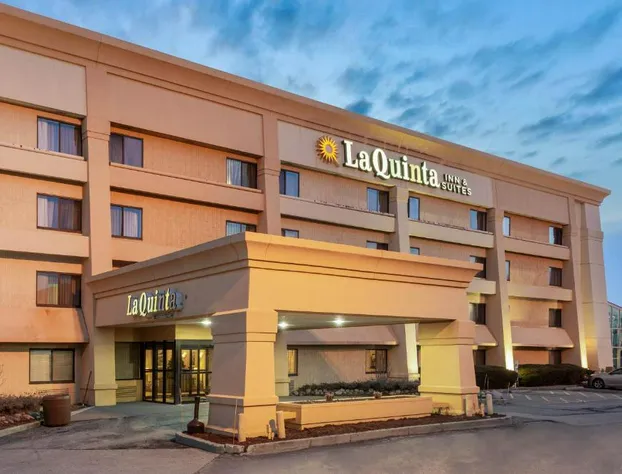 La Quinta Inn & Suites by Wyndham Chicago Gurnee hotel detail image 1