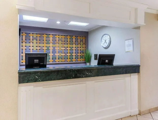 La Quinta Inn & Suites by Wyndham Chicago Gurnee hotel detail image 3