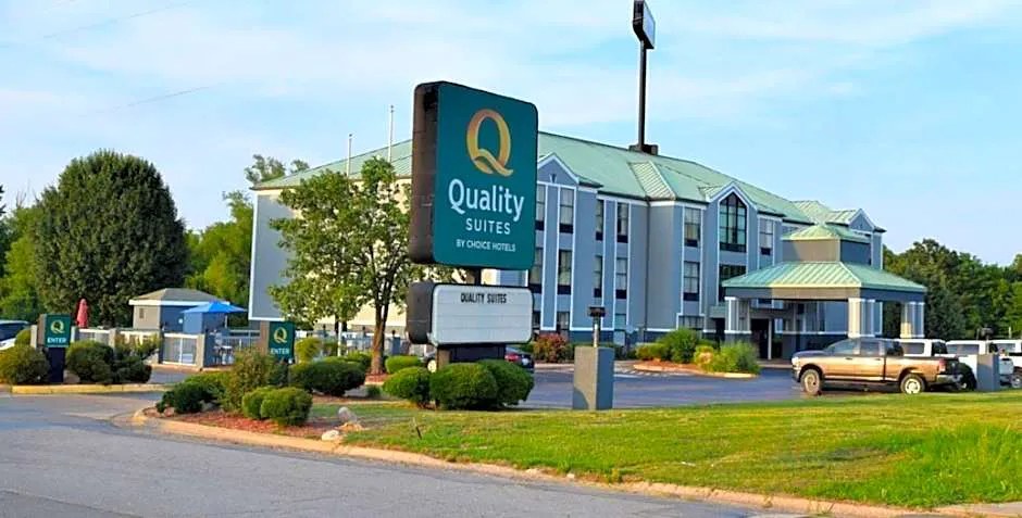 Quality Suites Maumelle - Little Rock NW hotel hero