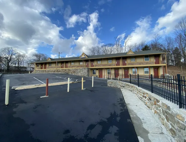 Golden Hill Inn Danbury hotel detail image 1