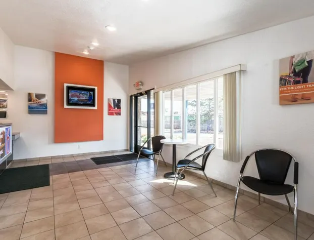 Travelodge by Wyndham Lansing hotel detail image 3