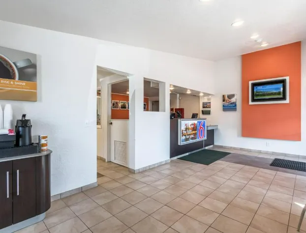 Travelodge by Wyndham Lansing hotel detail image 4