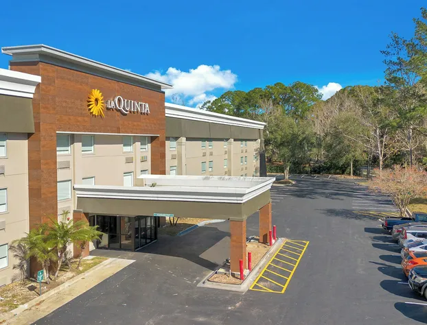 La Quinta Inn & Suites by Wyndham Jacksonville Mandarin hotel detail image 1