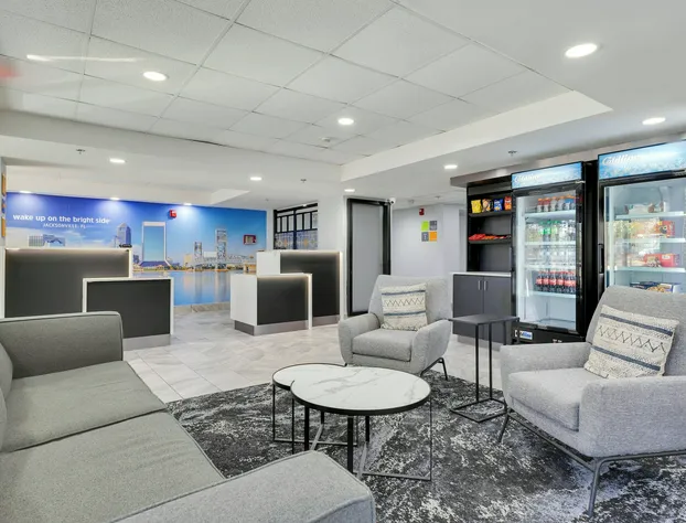 La Quinta Inn & Suites by Wyndham Jacksonville Mandarin hotel detail image 2