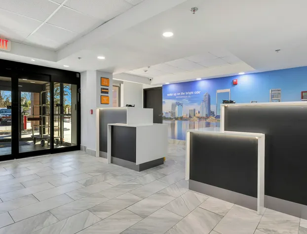 La Quinta Inn & Suites by Wyndham Jacksonville Mandarin hotel detail image 3