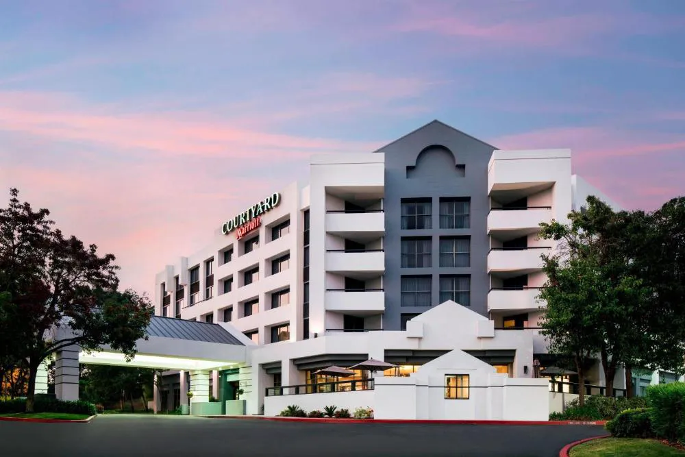 Courtyard by Marriott Richmond/Berkeley hotel hero