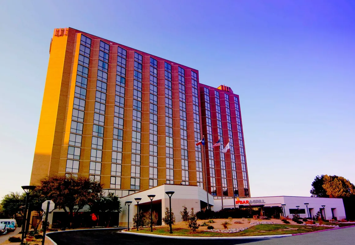 Hilton Arlington hotel hero