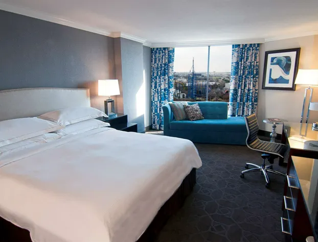 Hilton Arlington hotel detail image 3