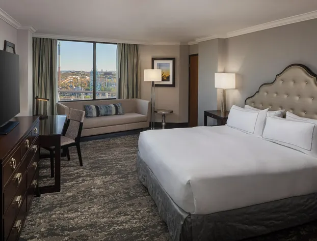 Hilton Arlington hotel detail image 2