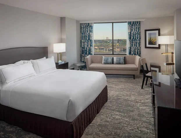 Hilton Arlington hotel detail image 4