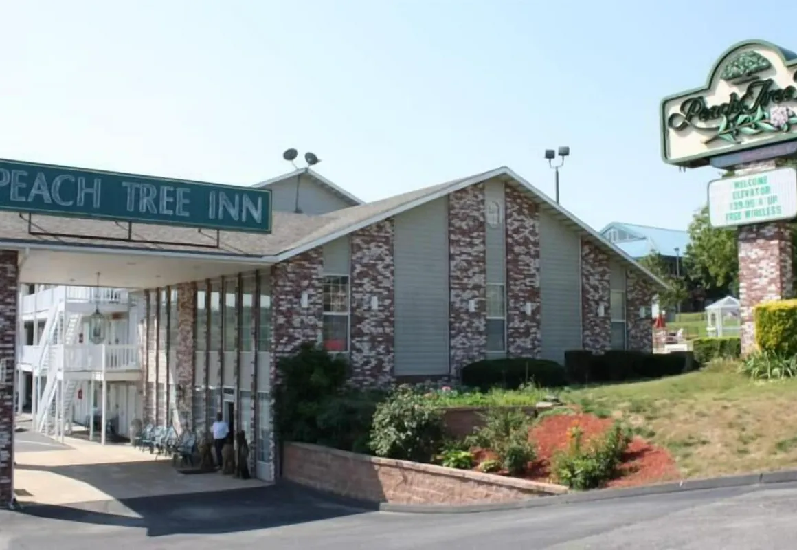 Peach Tree Inn hotel hero