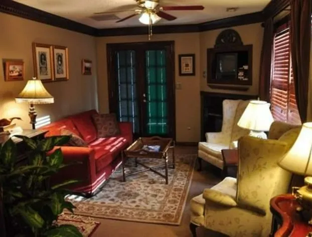 Williamsburg Sampler B & B hotel detail image 3