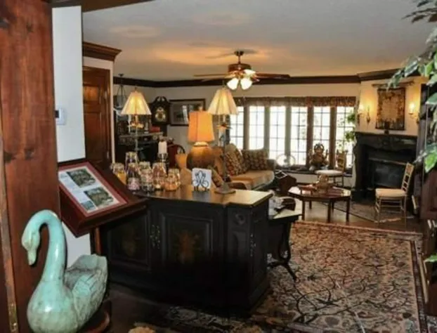 Williamsburg Sampler B & B hotel detail image 4