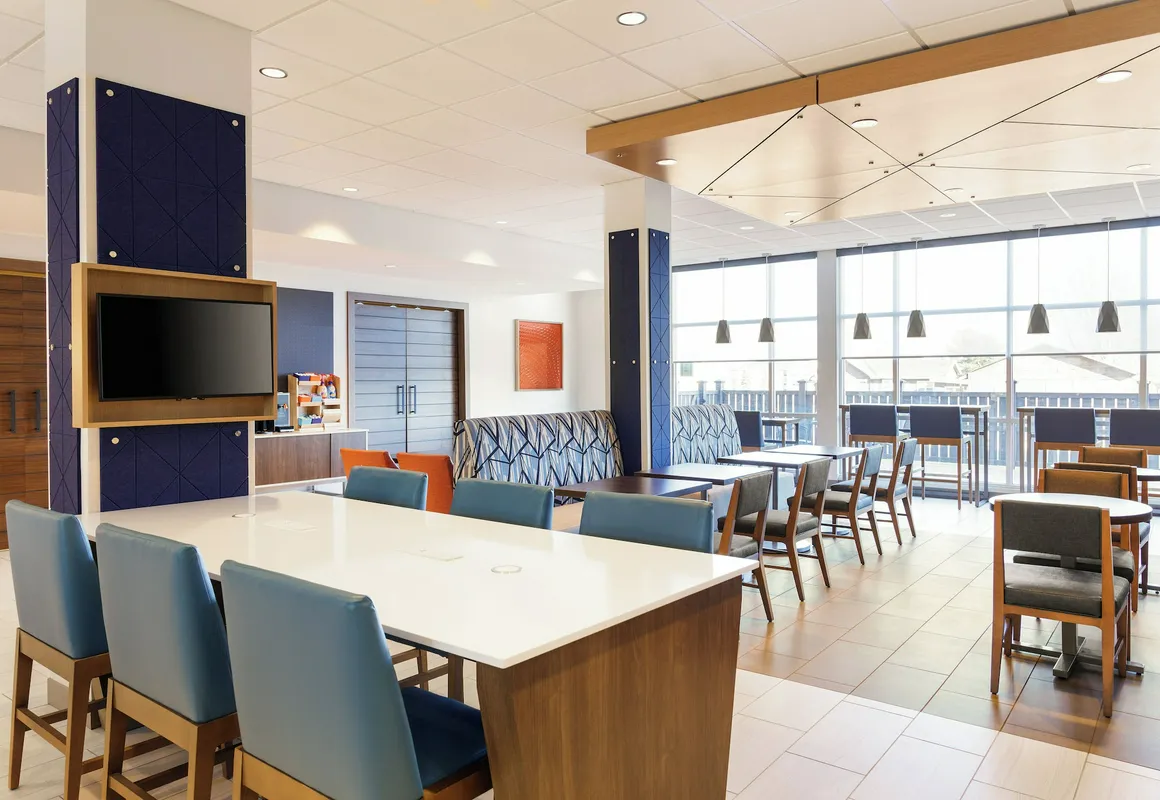 Holiday Inn Express & Suites Memphis East by IHG hotel hero