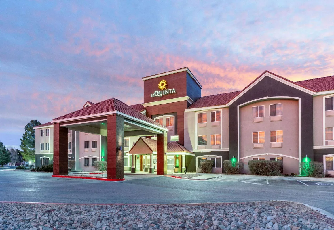 La Quinta Inn & Suites by Wyndham Roswell hotel hero