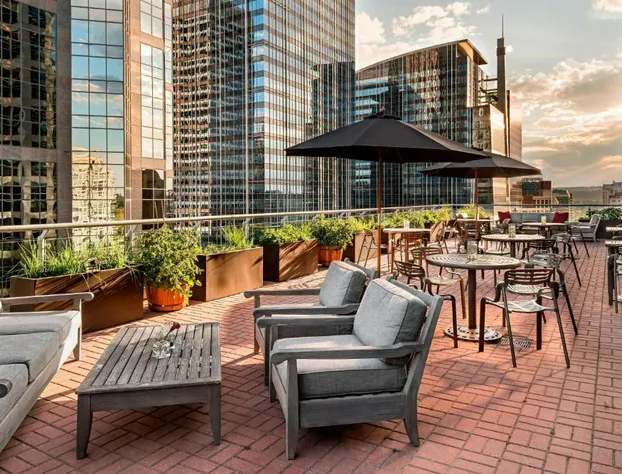 Sheraton Suites Calgary Eau Claire hotel detail image 3