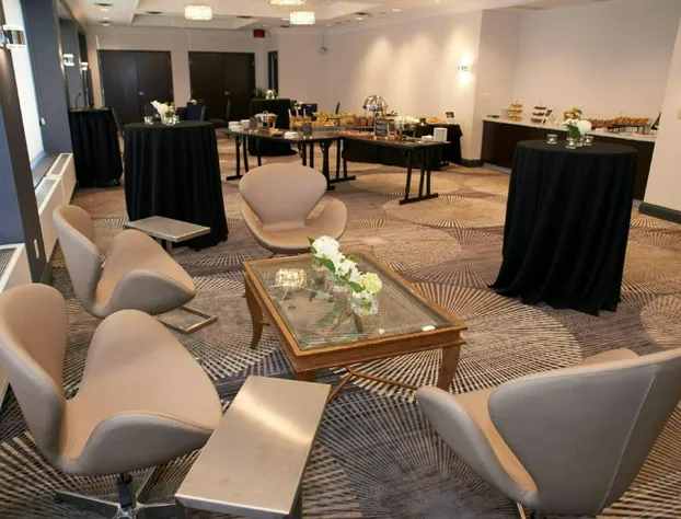 Courtyard by Marriott Downtown Toronto hotel detail image 3