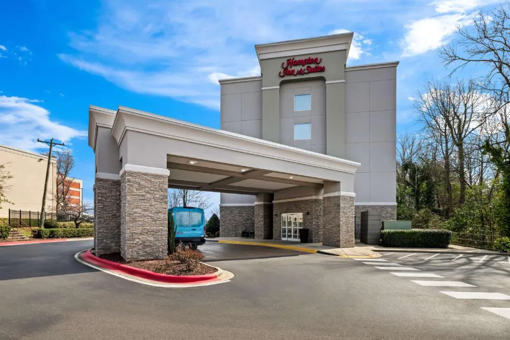 Hampton Inn & Suites Charlotte Airport hotel hero