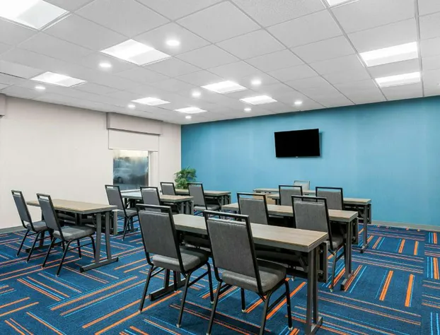 Hampton Inn & Suites Charlotte Airport hotel detail image 4