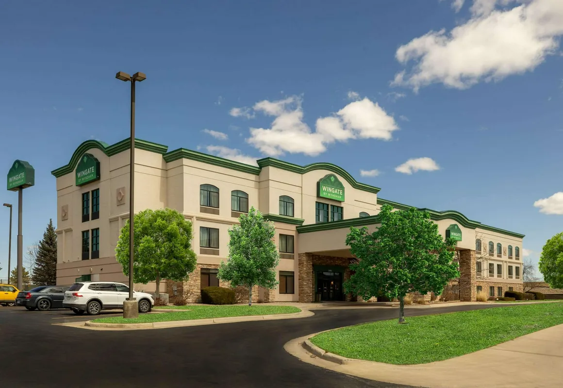 Wingate by Wyndham Gillette hotel hero