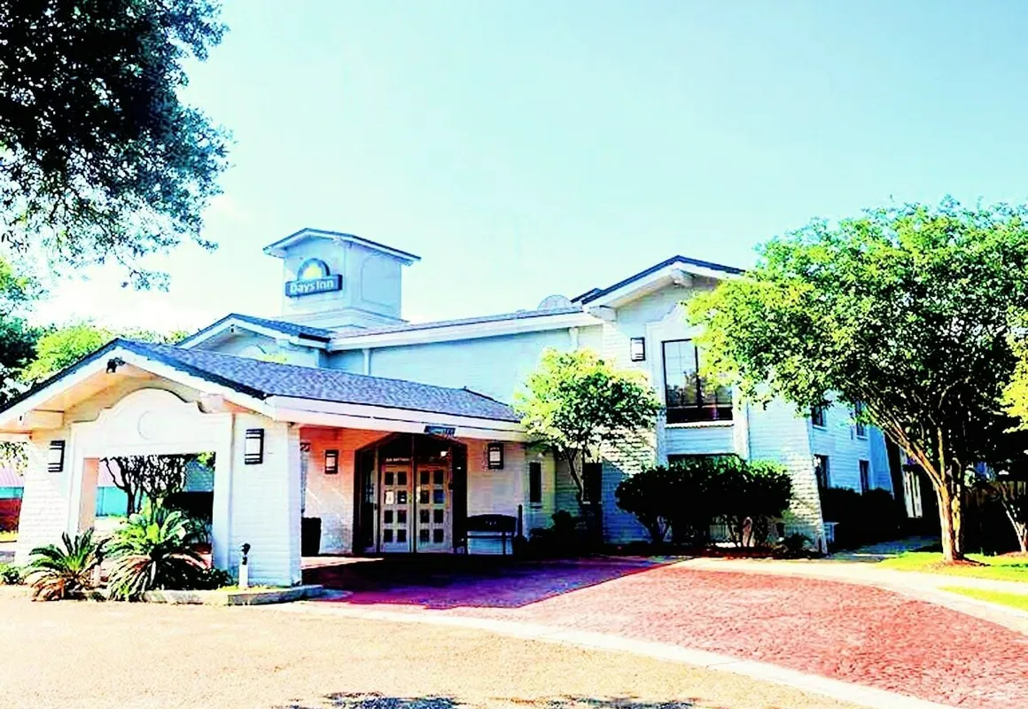 Days Inn by Wyndham Sulphur West hotel hero