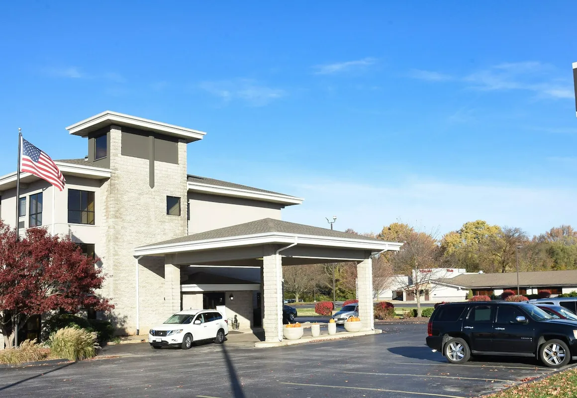 La Quinta Inn & Suites by Wyndham Springfield South hotel hero