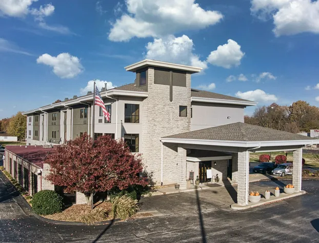 La Quinta Inn & Suites by Wyndham Springfield South hotel detail image 1