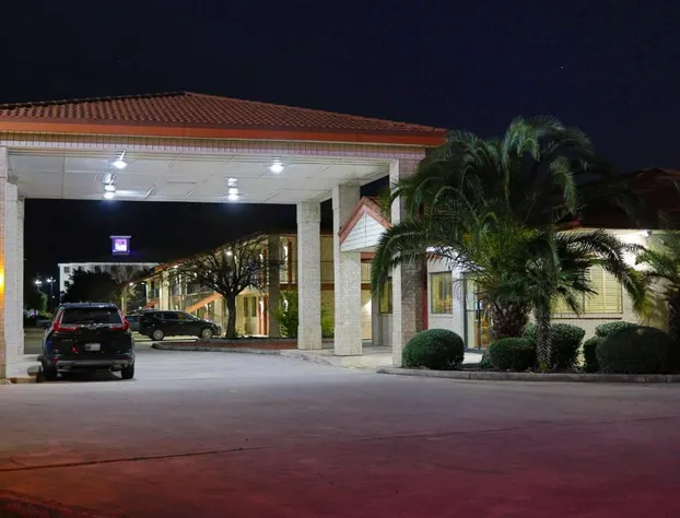 University Inn & Suites San Antonio hotel detail image 1